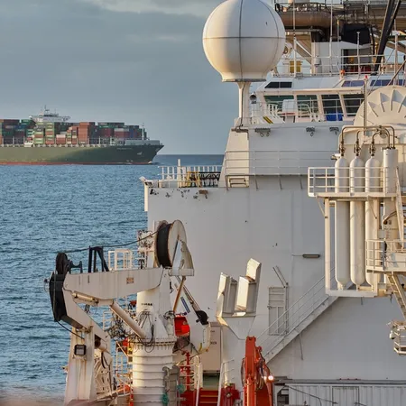 Omrop Fryslân: Zwitsers moeten helpen de containervaart op zee veiliger te maken